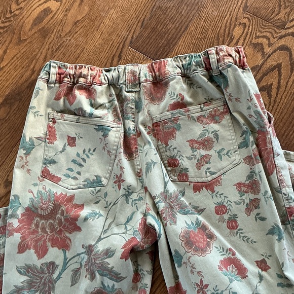 Floral Patterned Pants - Picture 4 of 4